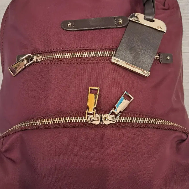 [BUNJANG] Black Faux Leather Backpack with Studs / 블랙 인조가죽 백팩입니다전면에 스터드 장식이 있어 캐주얼하면서도 포인트