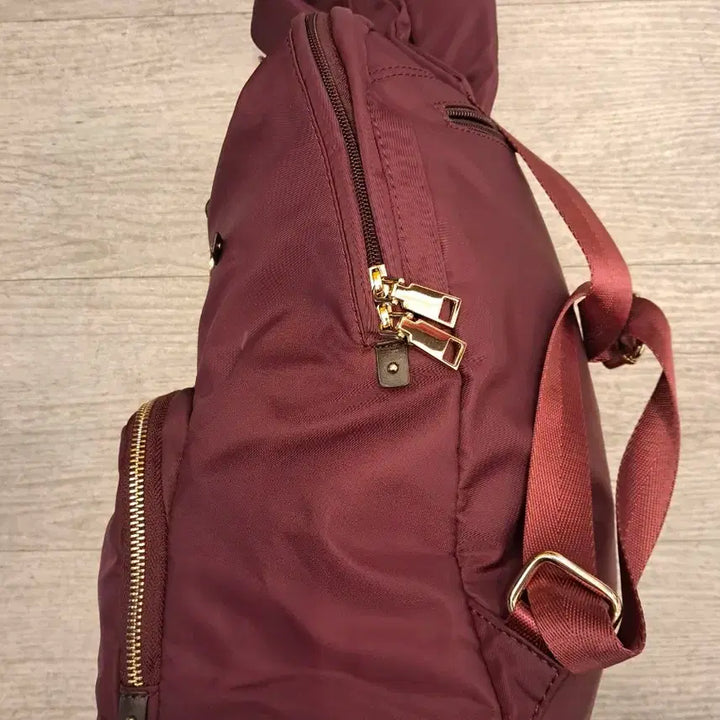 [BUNJANG] Black Faux Leather Backpack with Studs / 블랙 인조가죽 백팩입니다전면에 스터드 장식이 있어 캐주얼하면서도 포인트