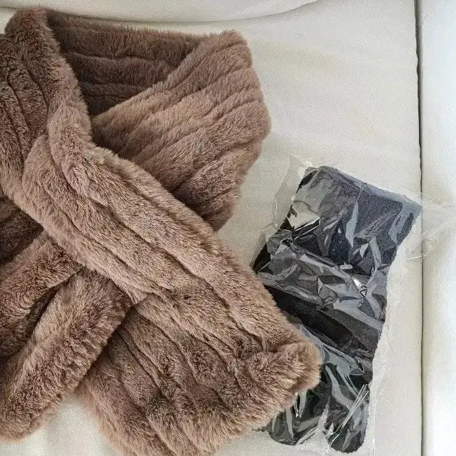 [BUNJANG] Fur Muffler and Gloves Set / 퍼 머플러 + 장갑 세트