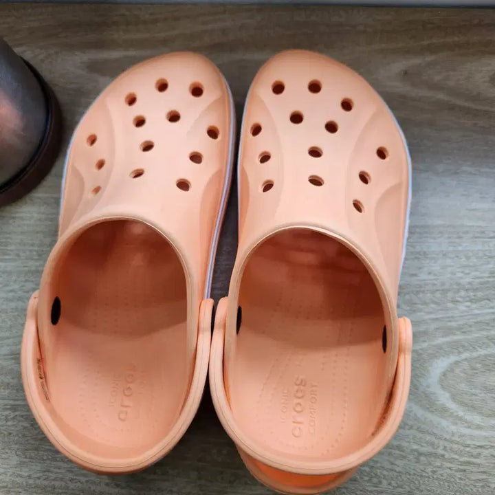 [BUNJANG] Crocs Orange Clogs / 크록스 신발 2번 착용 오렌지색 주황색 살구색