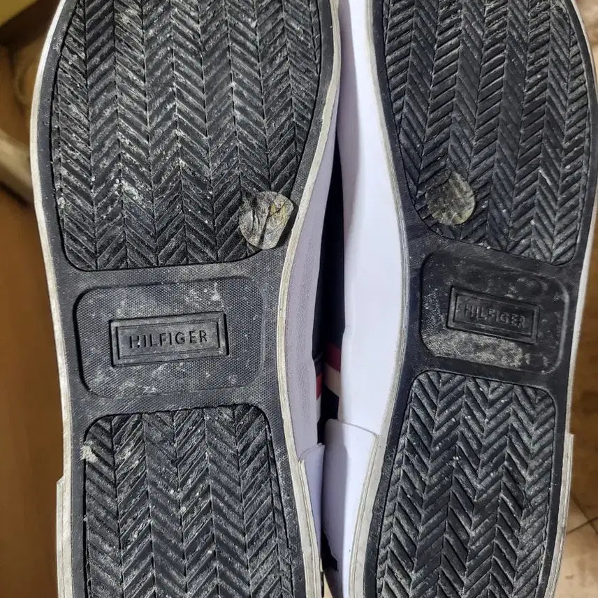 [BUNJANG] Tommy Hilfiger Sneakers (300cm) / 타미 힐피거 스니커즈 300cm