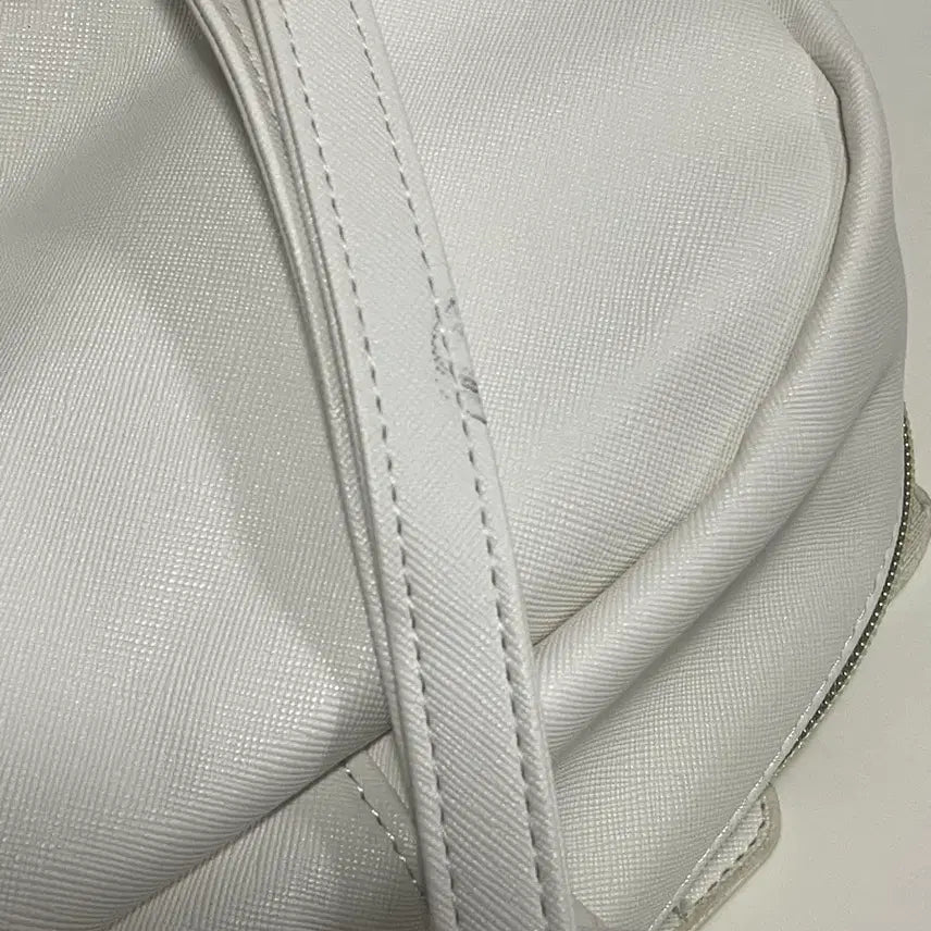 [BUNJANG] Hello Kitty Quilted Mini Crossbody Bag / (일본정품) 헬로키티 퀼팅 미니 크로스백