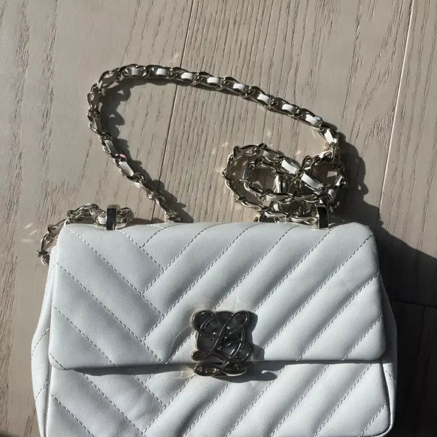 [BUNJANG] Louis Quatorze Quilted Chain Shoulder Bag / 루이까또즈 화이트 퀼팅 체인백 숄더백