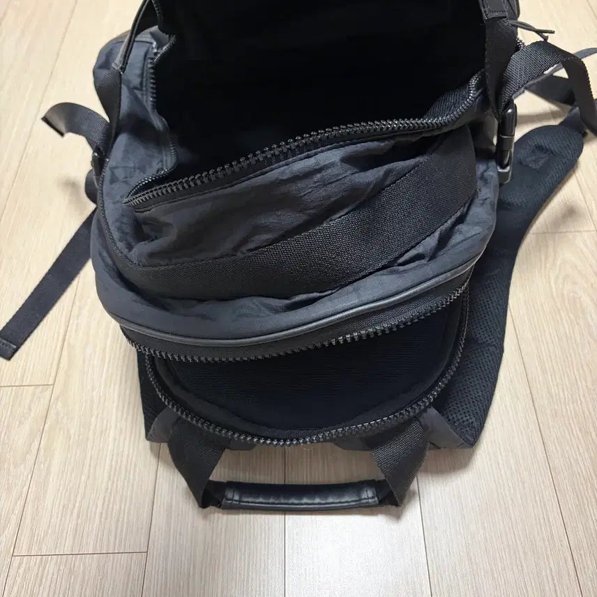 [BUNJANG] Lacoste Multi-Pocket Backpack / 일본판)라코스테 멀티포켓 백팩