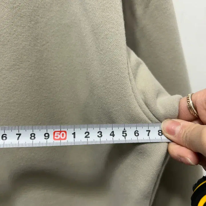 [BUNJANG] REMEMBER Beige Crewneck Sweatshirt M / REMEMBER 베이지색 맨투맨 티셔츠 M