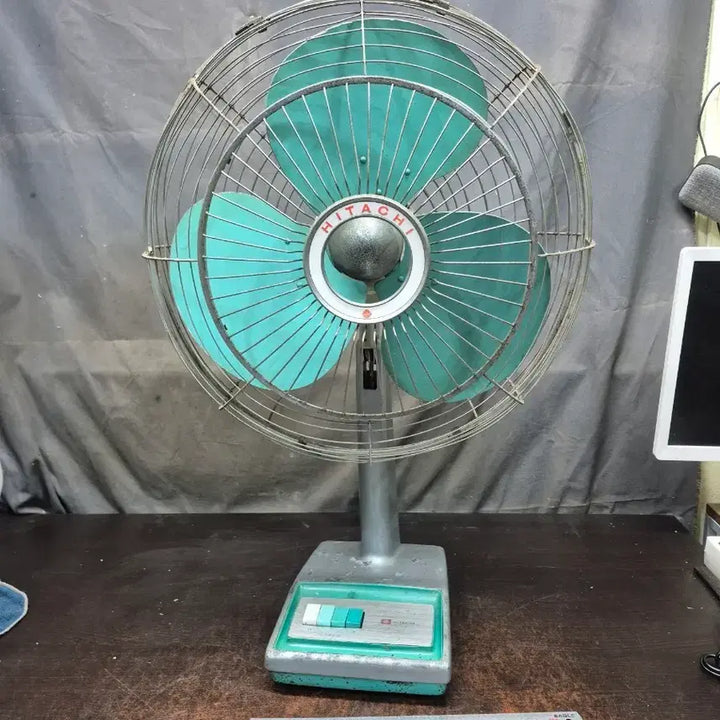 [BUNJANG] Hitachi Vintage Fan (Mint) / 1960년대 히타치 빈티지 선풍기 민트색