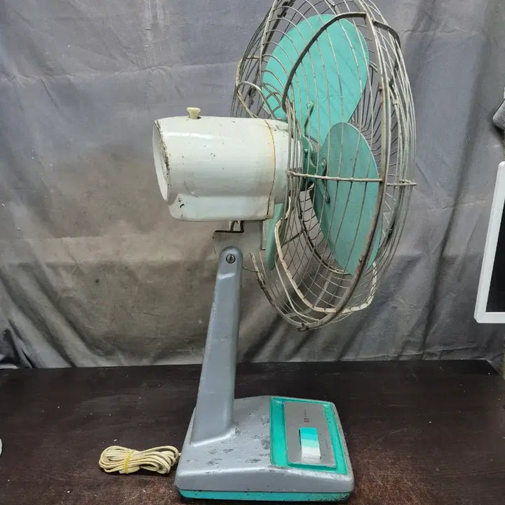 [BUNJANG] Hitachi Vintage Fan (Mint) / 1960년대 히타치 빈티지 선풍기 민트색