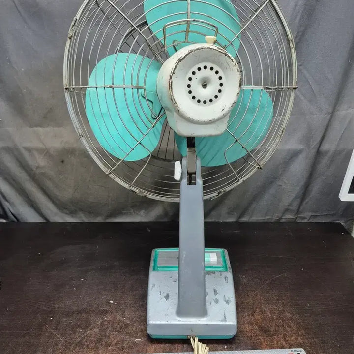 [BUNJANG] Hitachi Vintage Fan (Mint) / 1960년대 히타치 빈티지 선풍기 민트색
