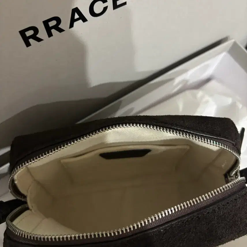 [BUNJANG] RRACE Square Mini Bag / 레이스미니백  RRACE Square Mini Bag (새상품 원가20)