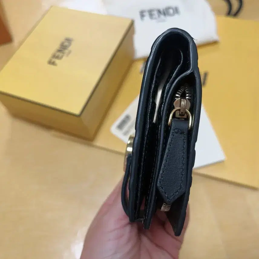 [BUNJANG] Fendi Logo Snap Leather Bifold Wallet / 정품 ) 펜디 로고 똑딱이 가죽 반지갑