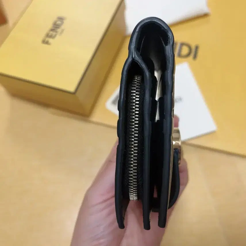 [BUNJANG] Fendi Logo Snap Leather Bifold Wallet / 정품 ) 펜디 로고 똑딱이 가죽 반지갑