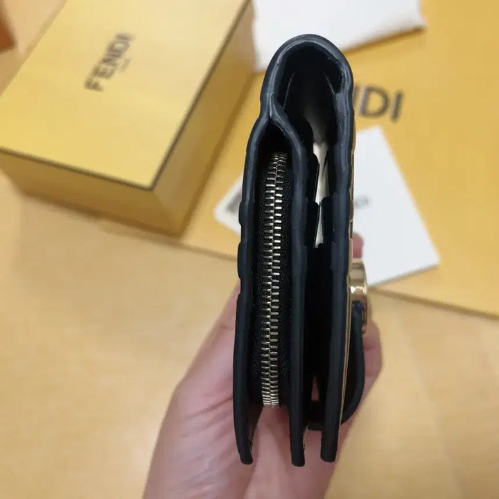 [BUNJANG] Fendi Logo Snap Leather Bifold Wallet / 정품 ) 펜디 로고 똑딱이 가죽 반지갑