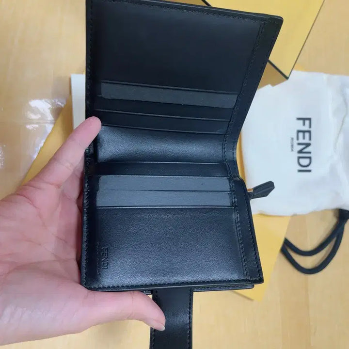 [BUNJANG] Fendi Logo Snap Leather Bifold Wallet / 정품 ) 펜디 로고 똑딱이 가죽 반지갑