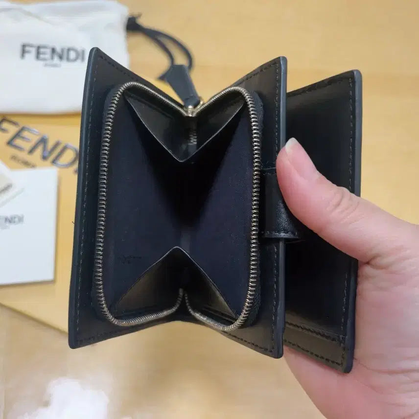 [BUNJANG] Fendi Logo Snap Leather Bifold Wallet / 정품 ) 펜디 로고 똑딱이 가죽 반지갑