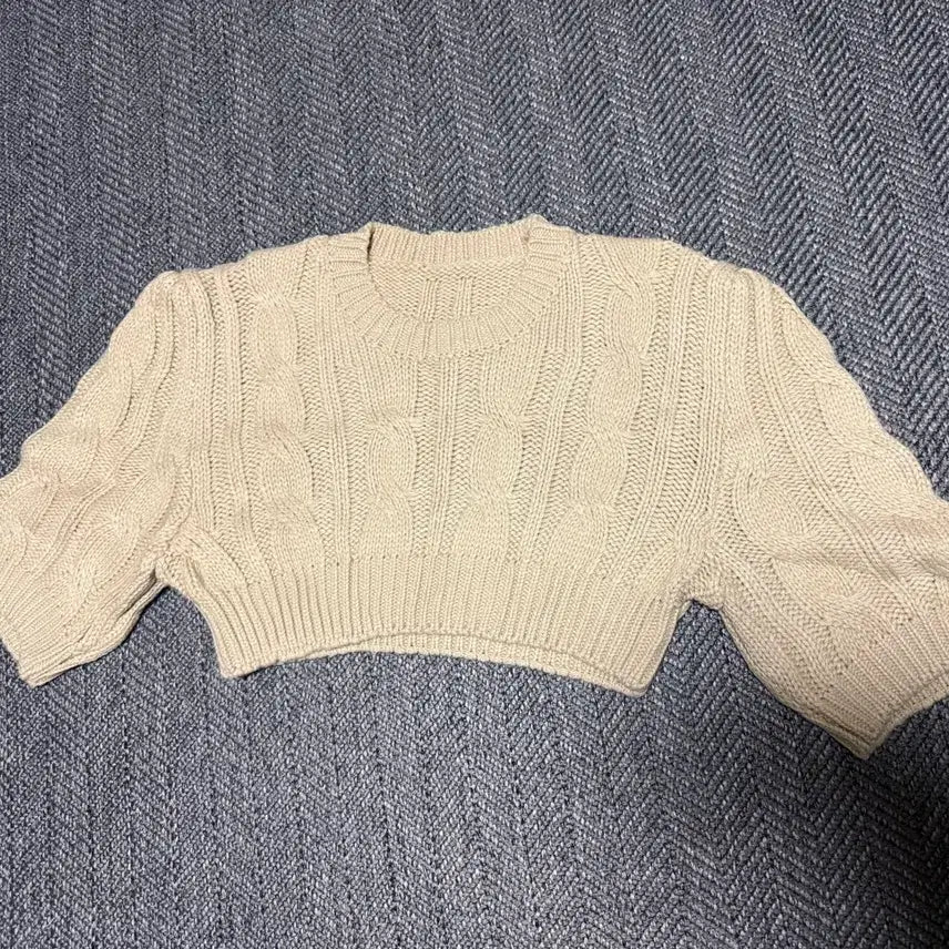[BUNJANG] Unbranded Beige Crop Knit Sweater / 새상품) 크롭 니트 베이지 퍼프니트 꽈배기니트