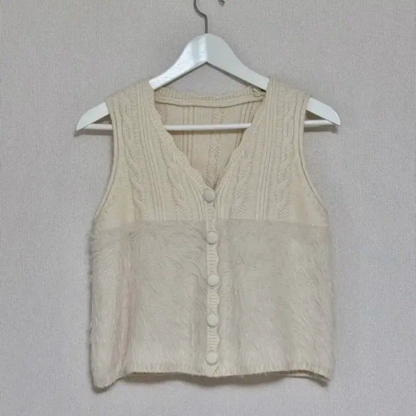 [BUNJANG] Ivory Cable Knit Fur Vest / 아이보리 꽈배기 퍼 니트조끼