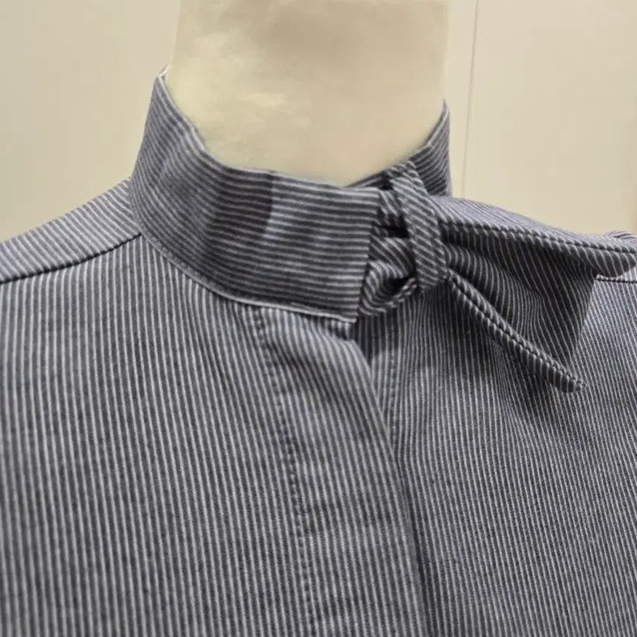 [BUNJANG] Neck Point Blue Stripe Shirt / 넥 포인트 블루 스프라이트 셔츠