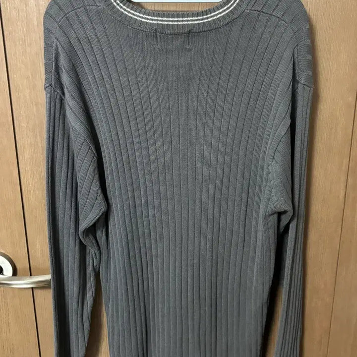 [BUNJANG] VERSACE Gray Ribbed V-Neck Knit Sweater / VERSACE 베르사체 그레이 골지 브이넥 니트 LL
