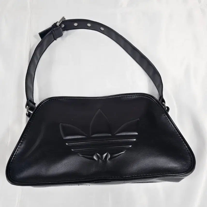 [SOLD OUT] 아디다스트레포일숄더백