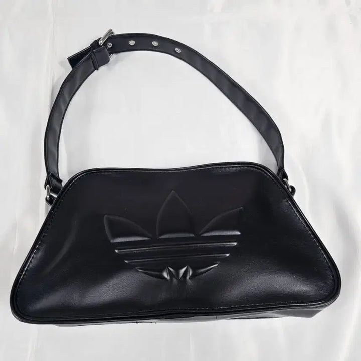[SOLD OUT] 아디다스트레포일숄더백