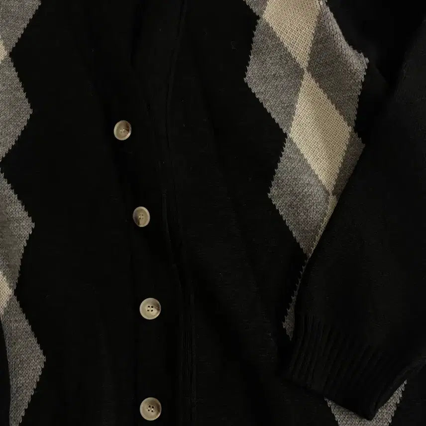 [BUNJANG] Black Argyle Knit Cardigan / 검정색 아가일 니트 가디건
