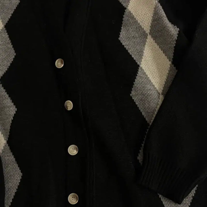 [BUNJANG] Black Argyle Knit Cardigan / 검정색 아가일 니트 가디건