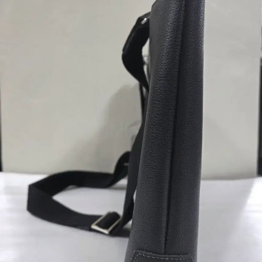 [BUNJANG] LOTUFF Black Briefcase / LOTUFF 로터프 블랙 서류 가방