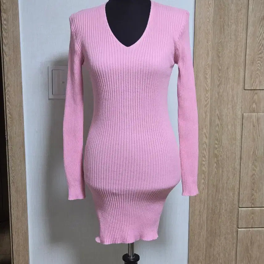 [BUNJANG] Pink V-Neck Ribbed Knit Mini Dress / 핑크 브이넥 골지 니트 미니 원피스. 새상품