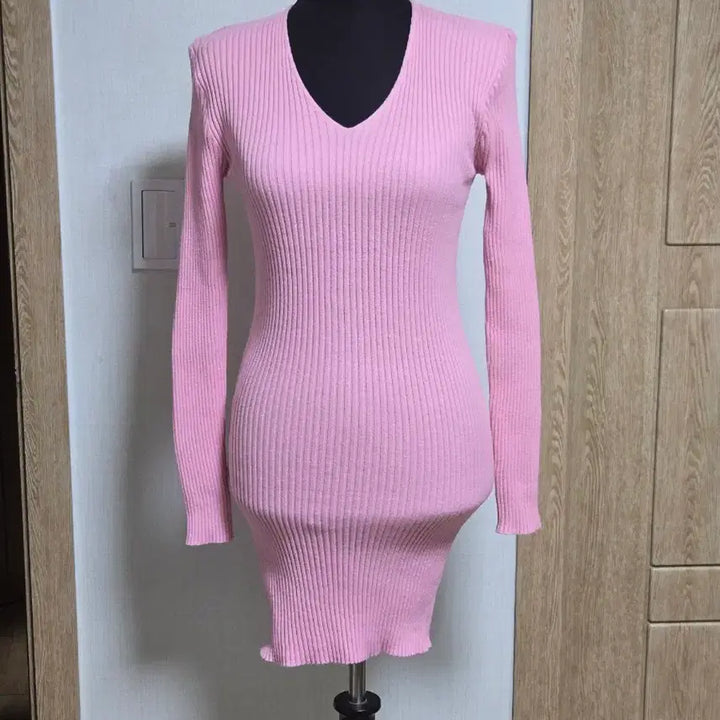 [BUNJANG] Pink V-Neck Ribbed Knit Mini Dress / 핑크 브이넥 골지 니트 미니 원피스. 새상품