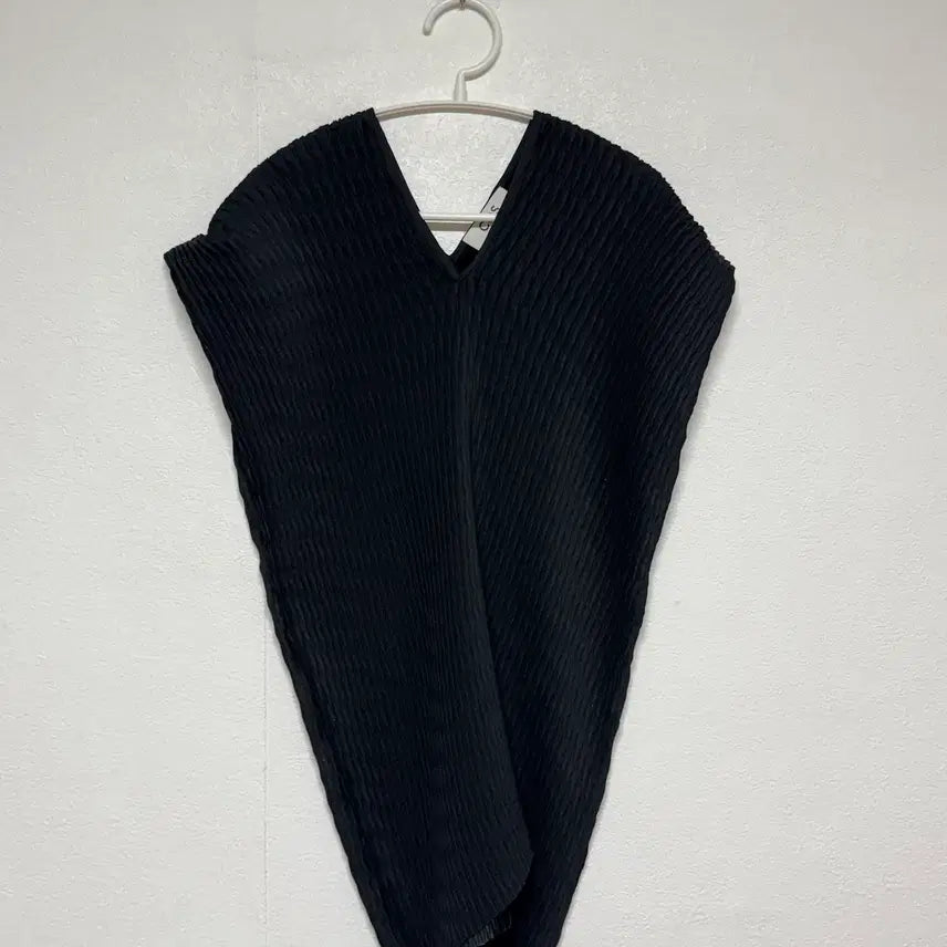 [BUNJANG] COS Sleeveless Pleated Blouse Size 40 / 코스 플리츠 민소매 블라우스 40