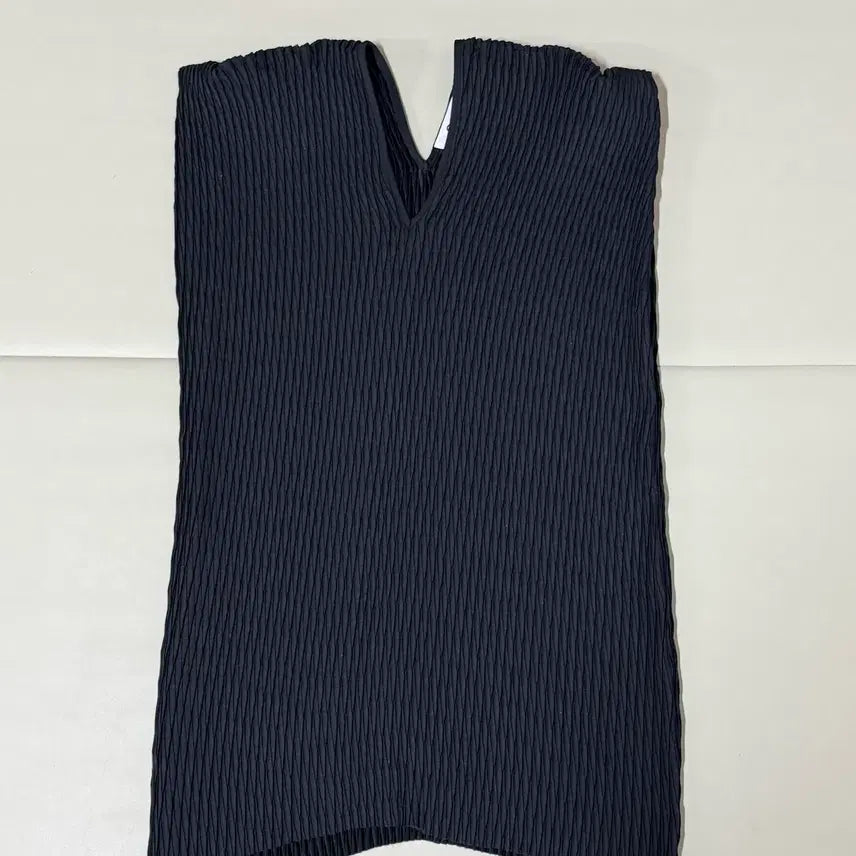[BUNJANG] COS Sleeveless Pleated Blouse Size 40 / 코스 플리츠 민소매 블라우스 40
