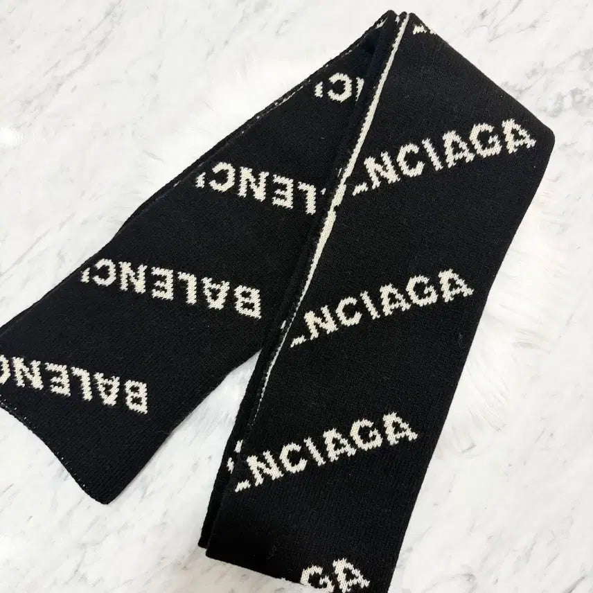 [BUNJANG] Balenciaga Multi Logo Reversible Muffler / [정품] 발렌시아가 멀티로고 리버시블 머플러