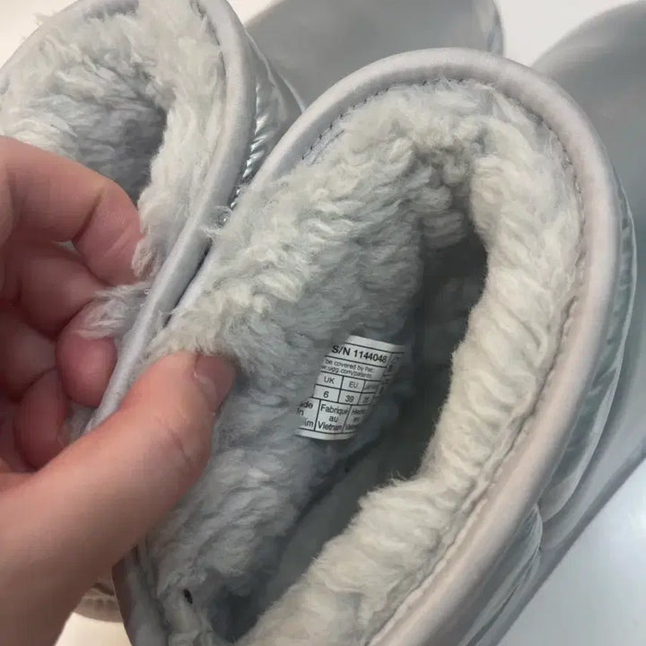 [BUNJANG] Ugg Ultra Platform High Shine Silver Boots / Ugg 어그 울트라 플랫폼 하이 샤인 실버 w8