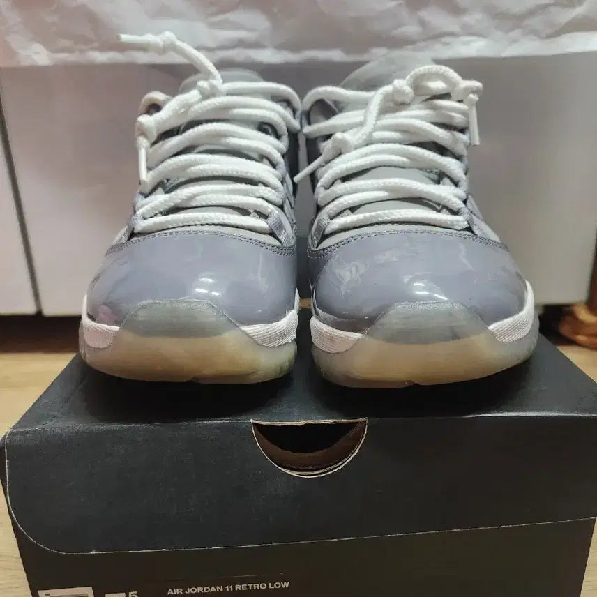 [BUNJANG] Air Jordan 11 Retro Low Cool Grey / 조던 11 레트로 로우 쿨 그레이 255