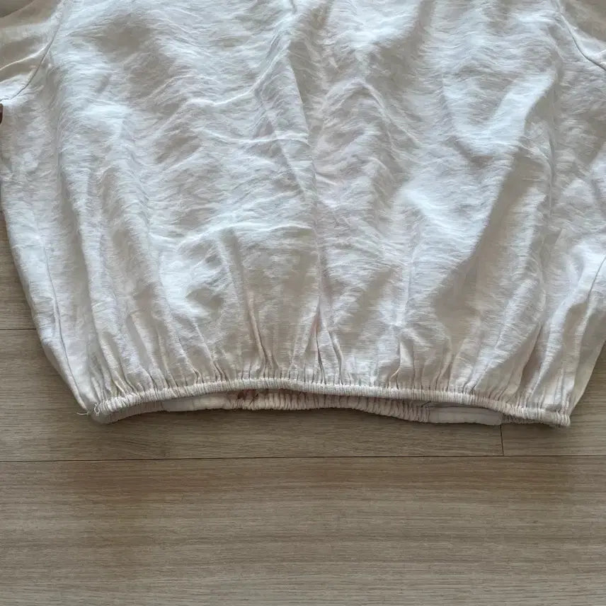 [SOLD OUT] 모네마켓 리본빛 랩블라우스