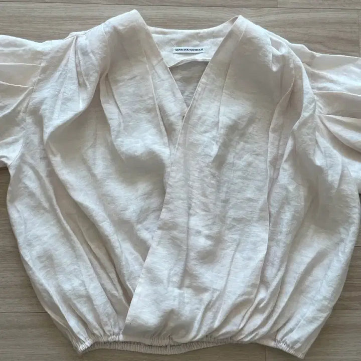 [SOLD OUT] 모네마켓 리본빛 랩블라우스