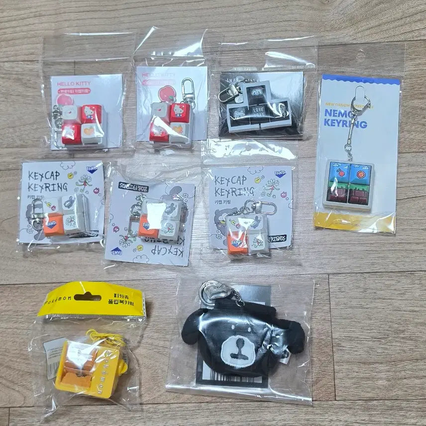 [BUNJANG] Inafee Hello Kitty &amp; Pokemon Flip Book Keyring Set / 헬로키티 키캡,이나피키캡,이어폰케이스, 포켓몬 플립북키링