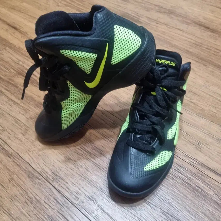 [BUNJANG] Nike Hyperfuse Sneakers Black/Fluorescent Size 250 / 나이키 하이퍼퓨즈 운동화 블랙/형광 250