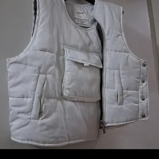 [BUNJANG] Bad Blood Cropped Vest / 배드블레드조끼
