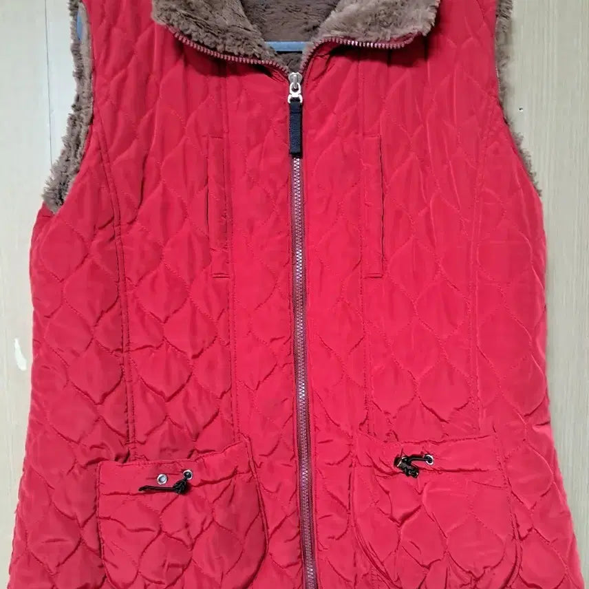 [BUNJANG] Red Quilted Vest with Brown Fur Lining / 레드 퀼팅 조끼 브라운 퍼 안감