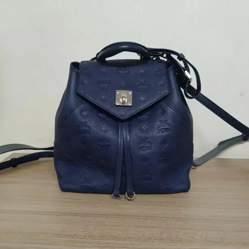 [BUNJANG] MCM Essential Monogram Leather Mini Backpack (Navy) / 여성 MCM 에센셜 모노그램 가죽 미니 백팩 (네이비)