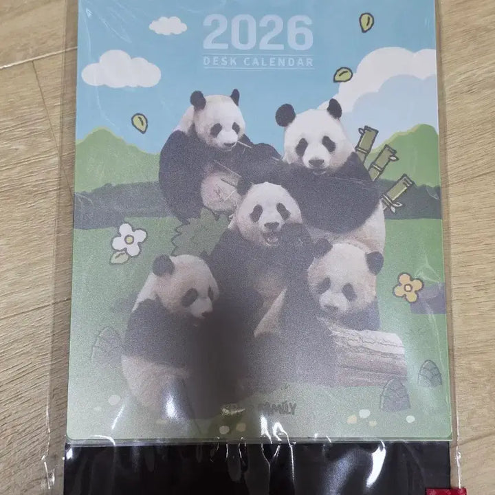 [BUNJANG] Everland Rui Hui Bao Family 2026 Desk Calendar / 에버랜드 루이후이 바오패밀리 2026 탁상달력