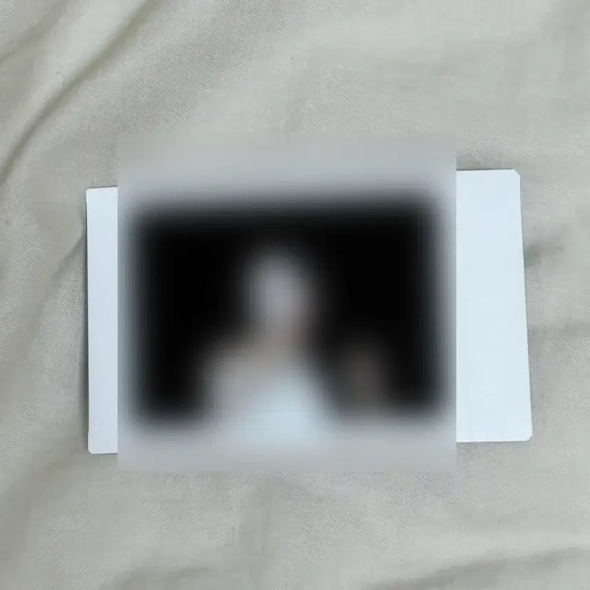 [SOLD OUT] [BUNJANG] fromis_9 Lee Na Gyung Signed Polaroid / 프로미스나인 이나경 싸폴 싸인폴라로이드