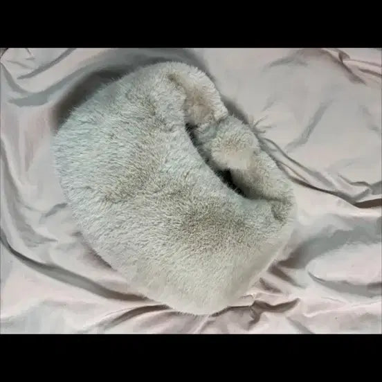 [BUNJANG] 아이보리 퍼 숄더백 / 아이보리 퍼 숄더백
