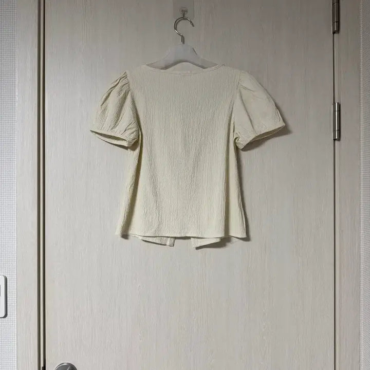 [BUNJANG] Renne Puff Sleeve Blouse - Lemon Ivory / 렌느 퍼프 반팔 블라우스 / 레몬 아이보리