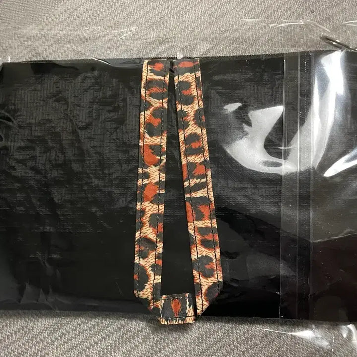 [BUNJANG] Handmade Wrist Strap Card Wallet (Leopard Print Strap) / 핸드메이드 손목스트랩 카드지갑 호피스트랩  M 싸이즈