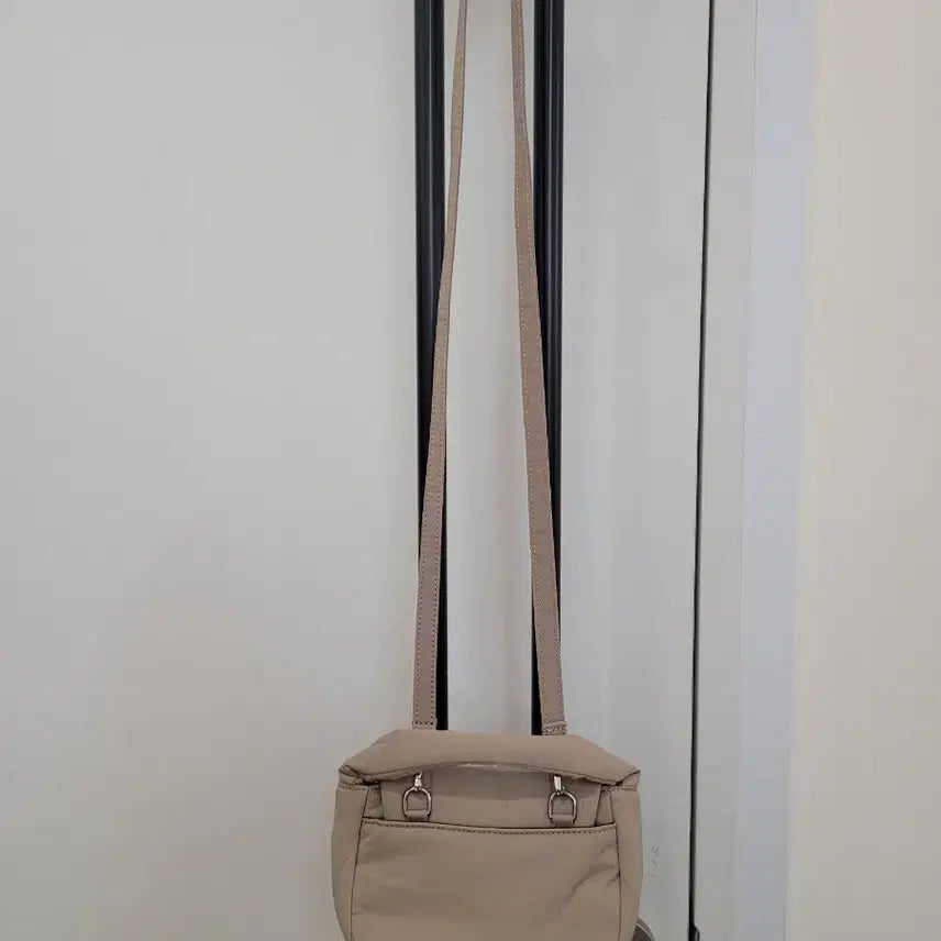 [BUNJANG] Mongde Monde Classic Button Padded Mini Crossbody Bag / 몽드몽드 클래식 버튼 패딩 미니 크로스백 새제품
