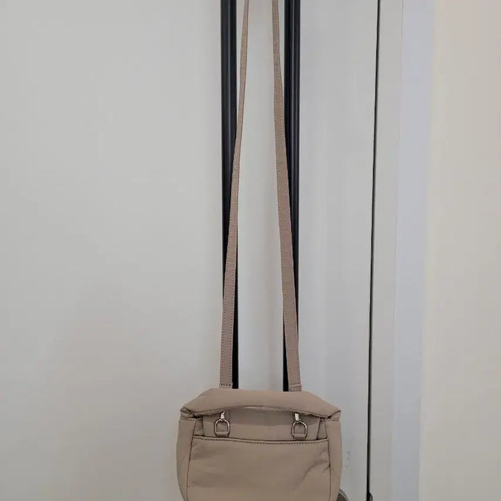 [BUNJANG] Mongde Monde Classic Button Padded Mini Crossbody Bag / 몽드몽드 클래식 버튼 패딩 미니 크로스백 새제품