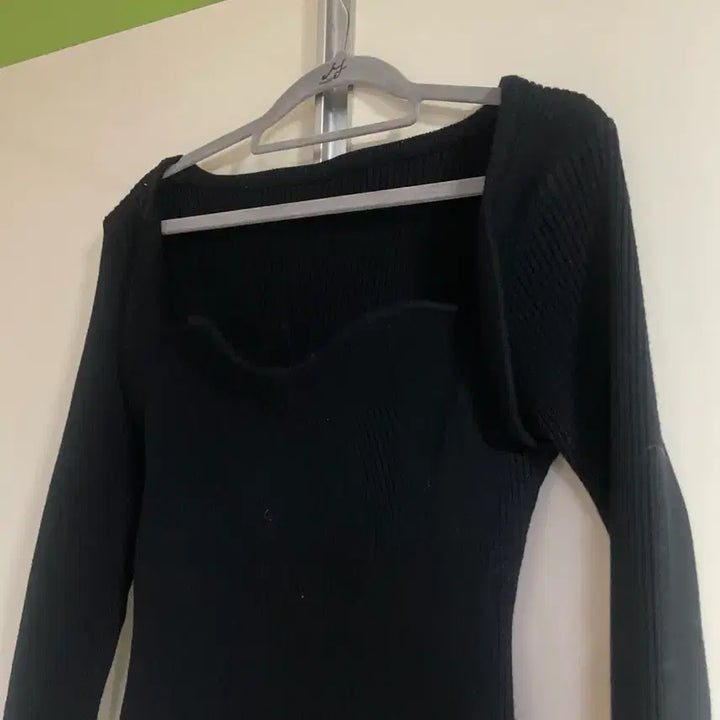 [BUNJANG] U-Neck Square Neck Black Ribbed Knit Top / 수입의류 U넥 스퀘어넥 블랙 골지 니트
