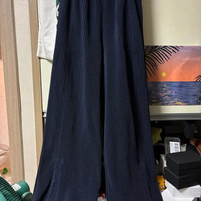 [BUNJANG] Laply Lettering Wide Pants / 라플리 레터링 장식 와이드 팬츠 주름 바지